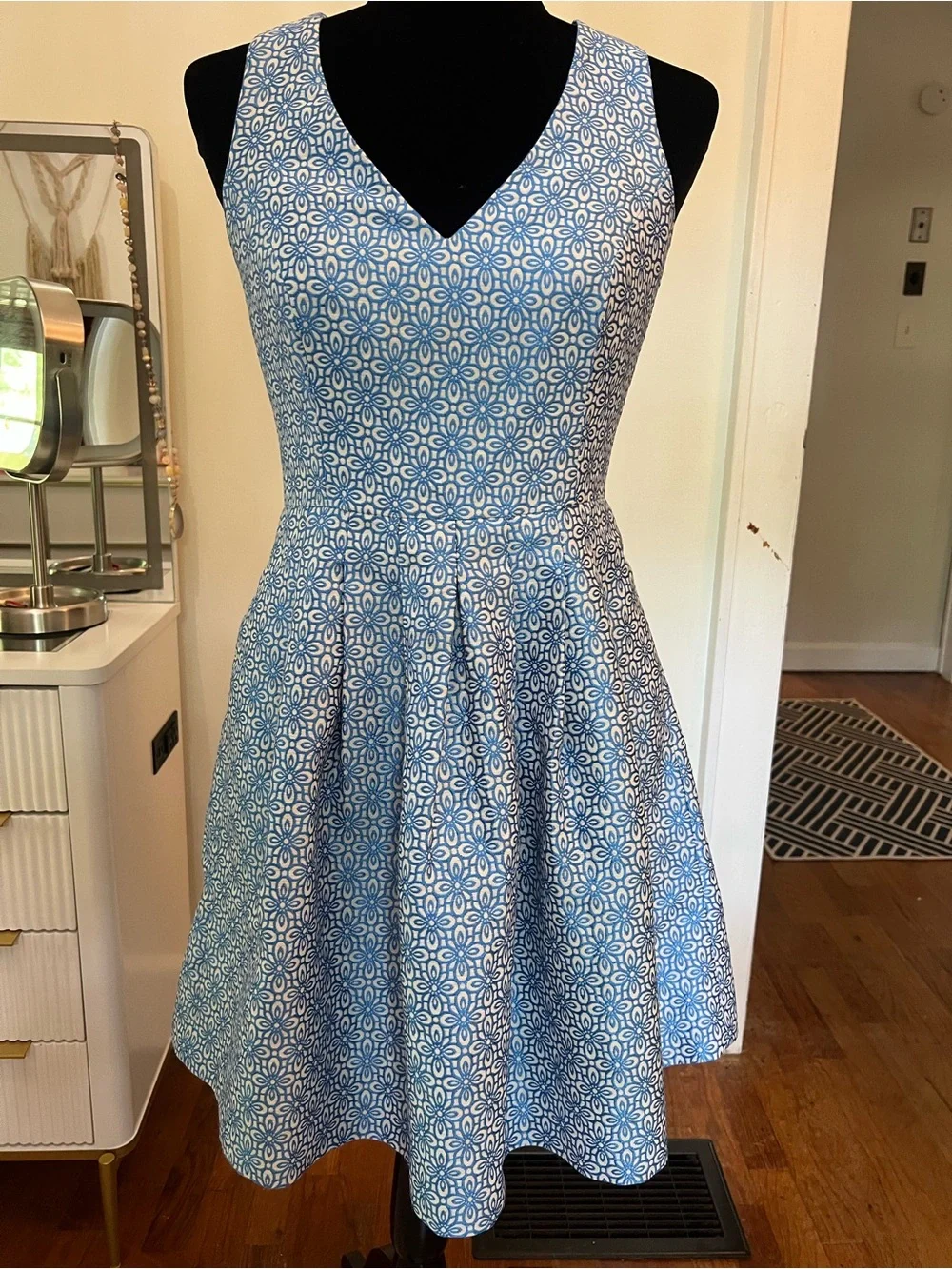 Banana Republic Blue White Fit & Flare Jacquard Dress Size 4 Sleeveless